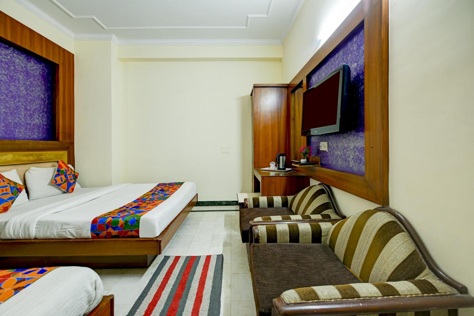 Hotel Star Paradise New Delhi Buitenkant foto