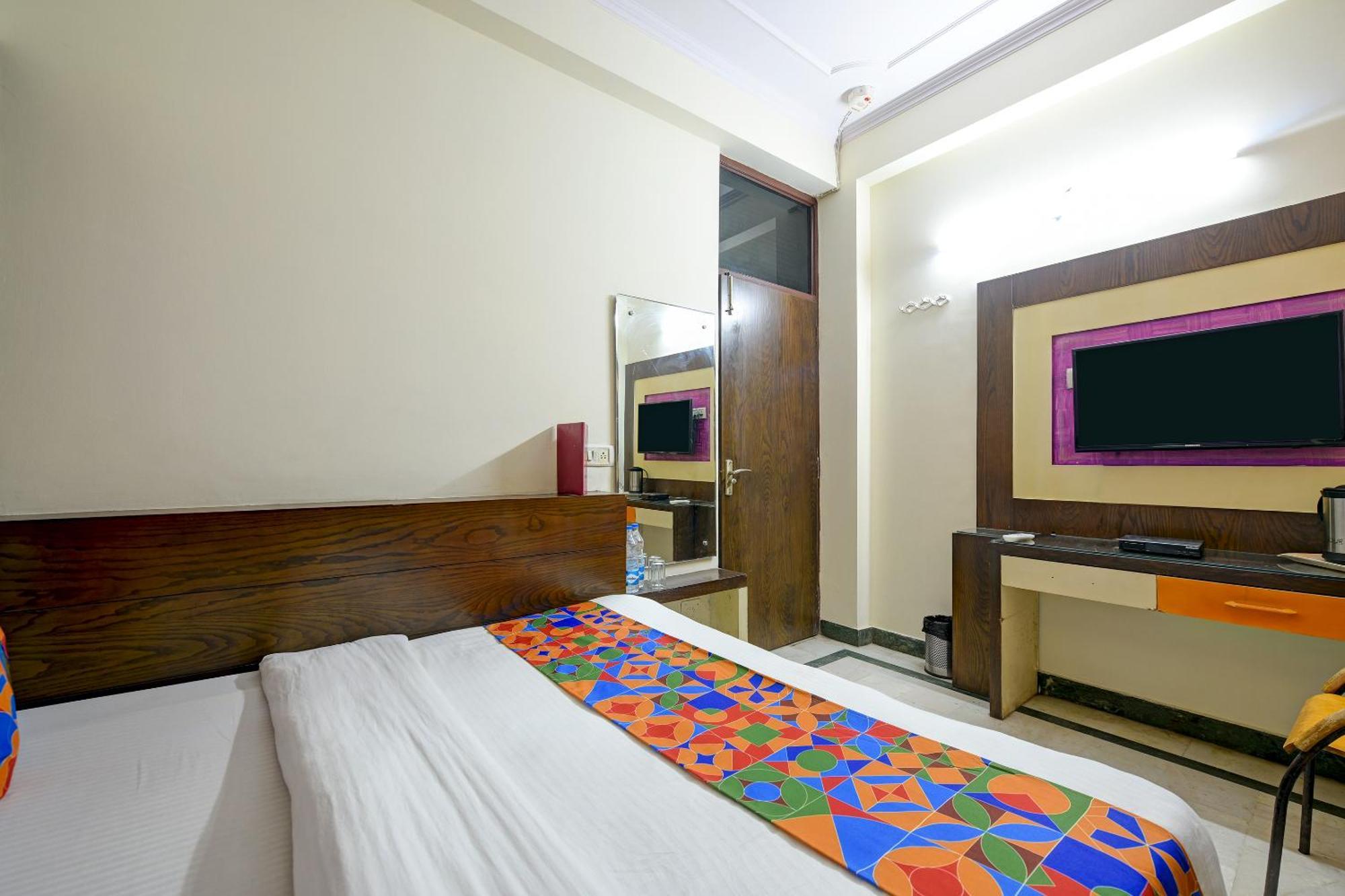 Hotel Star Paradise New Delhi Buitenkant foto